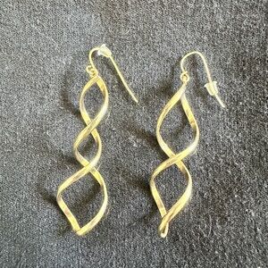 Elegant Gold Twisted Earrings
